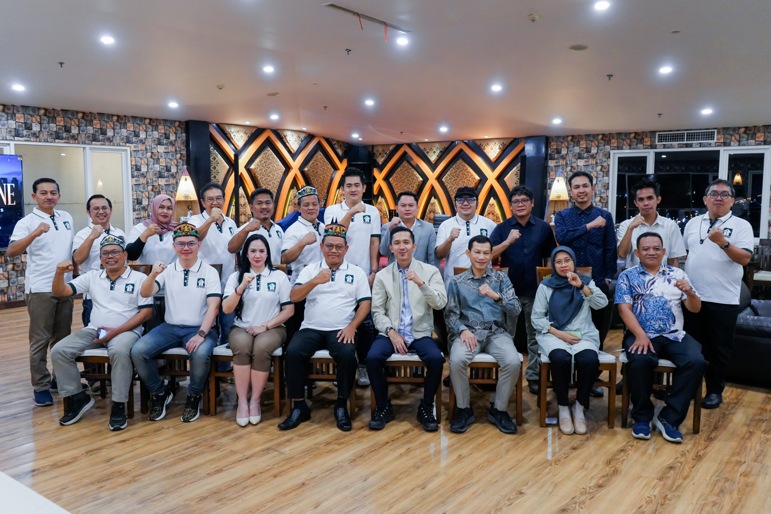 Plt. Kepala Dinas Penanaman Modal dan Pelayanan Terpadu Satu Pintu (DPMPTSP) Provinsi Kalimantan Tengah, Rangga Lesmana, dalam agenda silaturahmi bersama Dewan Pimpinan Wilayah (DPW) Developer Properti Indonesia (DEPRINDO) Kalteng periode 2026–2029 di Hotel Bahalap, Palangka Raya.