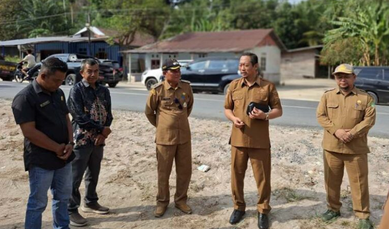 Pemkab Sukamara Lanjutkan Peningkatan Jalan Poros Desa Kartamulya Minggu Ini