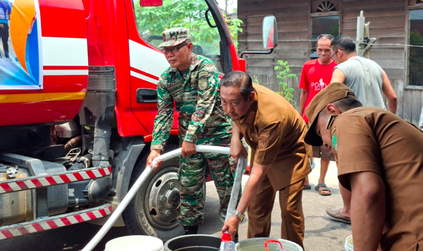 Krisis Air Bersih Mengancam Sukamara: Air Sungai Jelai Payau, Pemkab Turun Tangan Salurkan Bantuan