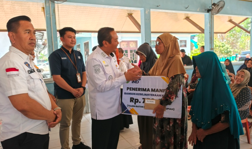 Bantu Warga Hadapi Kenaikan Harga Bapok, Pemkab Sukamara Kucurkan Bansos Rp750 Ribu per Keluarga